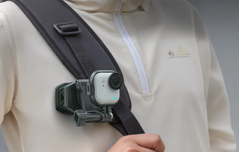 Kamera Insta360 GO Ultra w ramce montażowej Sunnylife GU-BK047